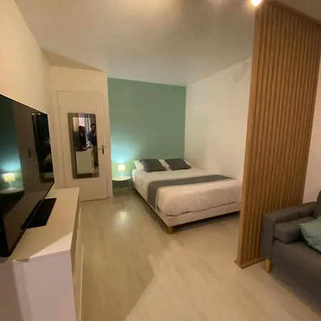 Le Girouard - Center - Private Parking - Wifi, Netflix Apartment