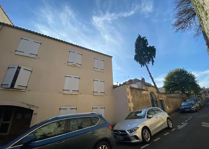 Le Girouard - Center - Private Parking - Wifi, Netflix * Пуатье