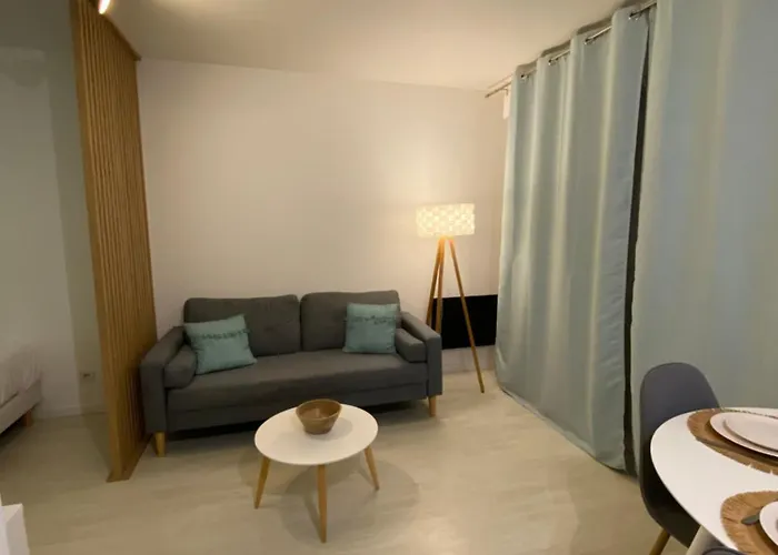 Апартаменты Le Girouard - Center - Private Parking - Wifi, Netflix *